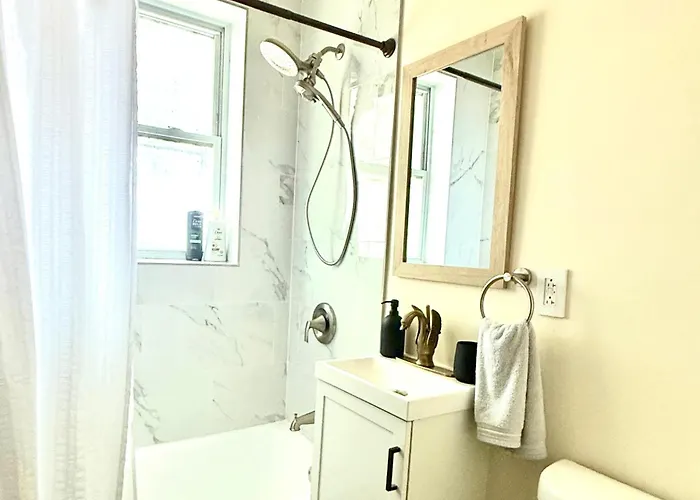 Midway Hideaway -cozy 1br- Parking * Chicago