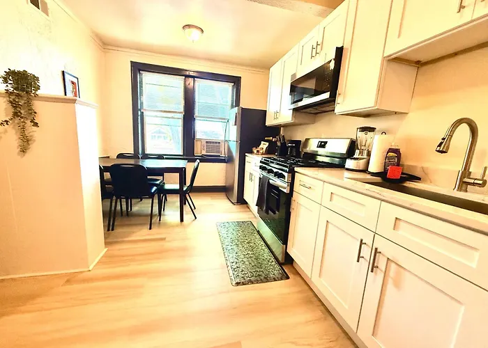Midway Hideaway -cozy 1br- Parking Apartamento