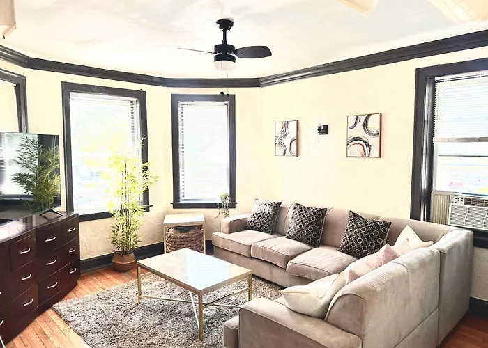 Midway Hideaway -cozy 1br- Parking